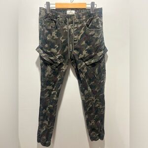 JEANIOLOGIE size 30 men’s camoflauge cargo pants with pocket, draw string waist